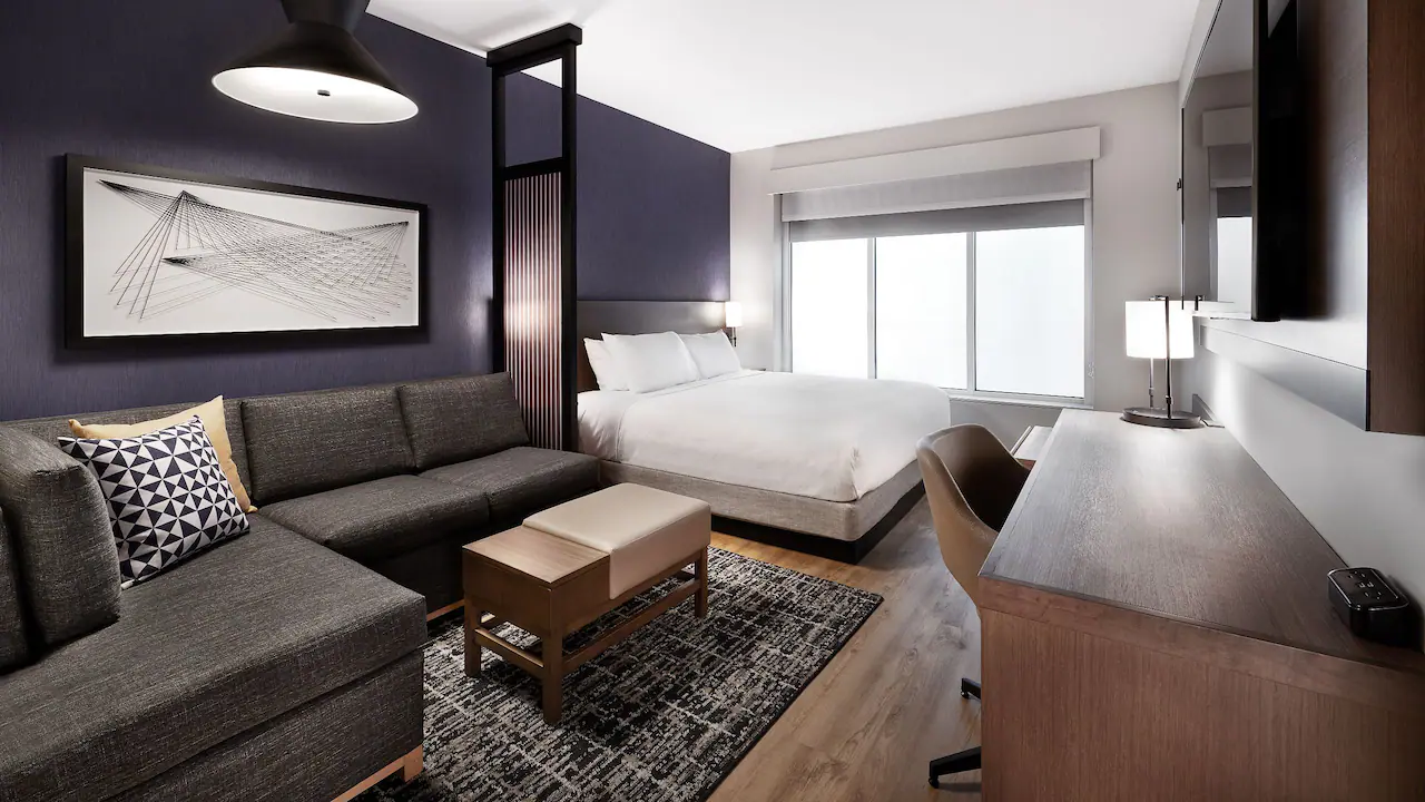 ATLZM-HP-P0487-King-Guestroom-Cozy-Corner-Sofabed.16×9